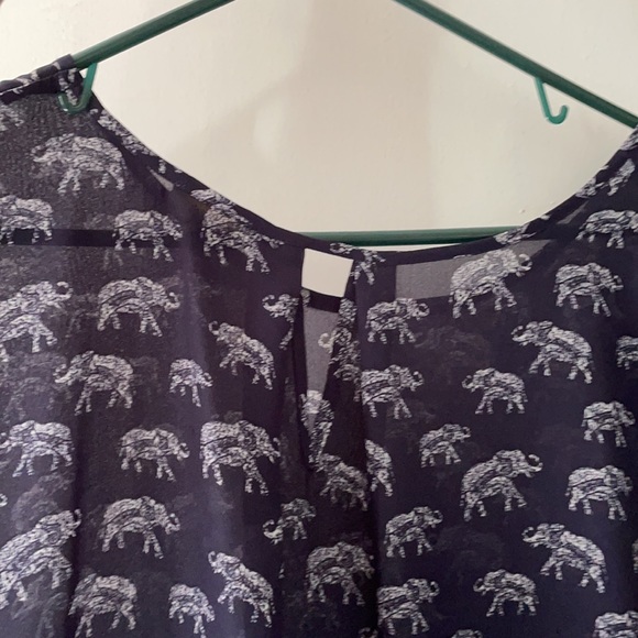 Blue blouse with elephant detail - Picture 4 of 4